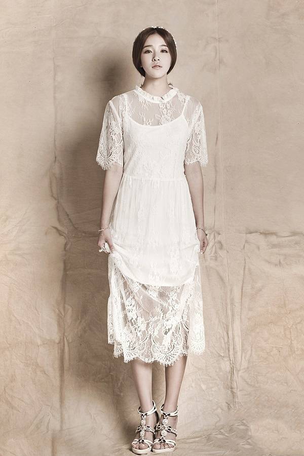 内地女演员阚清子白色蕾丝裙清纯可人