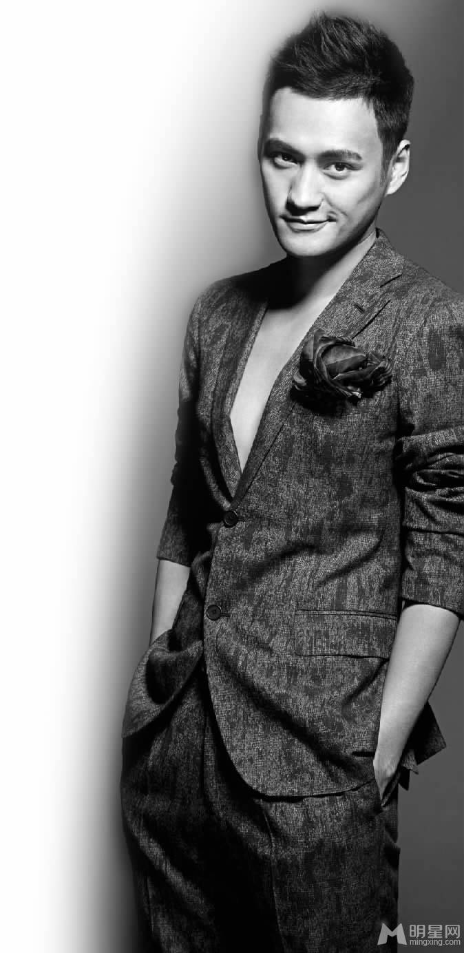 内地男演员袁弘挥洒阳光帅气写真