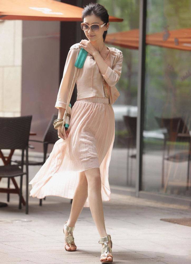 沈眉庄扮演者斓曦时尚街拍图片