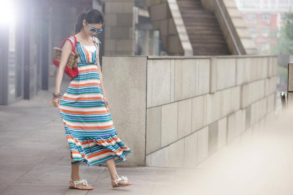 沈眉庄扮演者斓曦时尚街拍图片