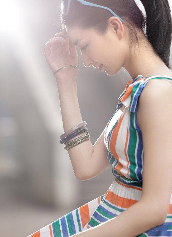 沈眉庄扮演者斓曦时尚街拍图片