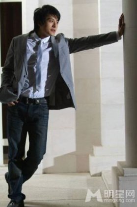 孙艺洲演绎魅力男人写真照