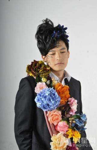 孙艺洲演绎魅力男人写真照