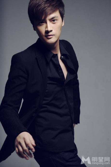 刘晓虎时尚装扮释放男人魅力