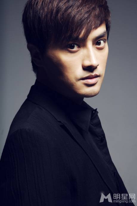 刘晓虎时尚装扮释放男人魅力