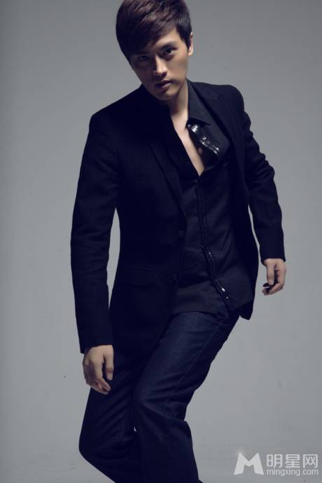 刘晓虎时尚装扮释放男人魅力