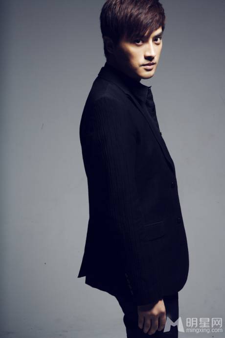 刘晓虎时尚装扮释放男人魅力