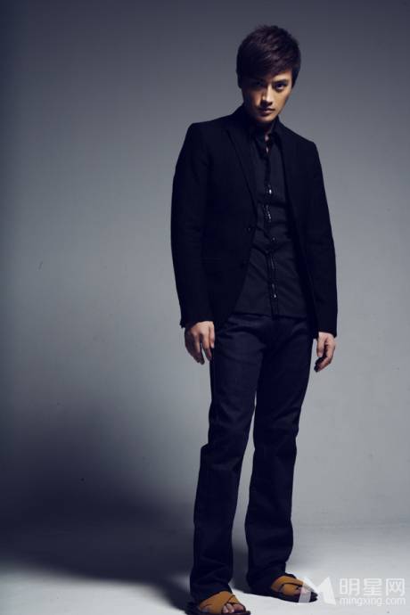 刘晓虎时尚装扮释放男人魅力