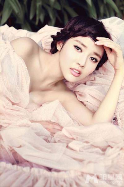 军艺校花徐冬冬唯美户外写真