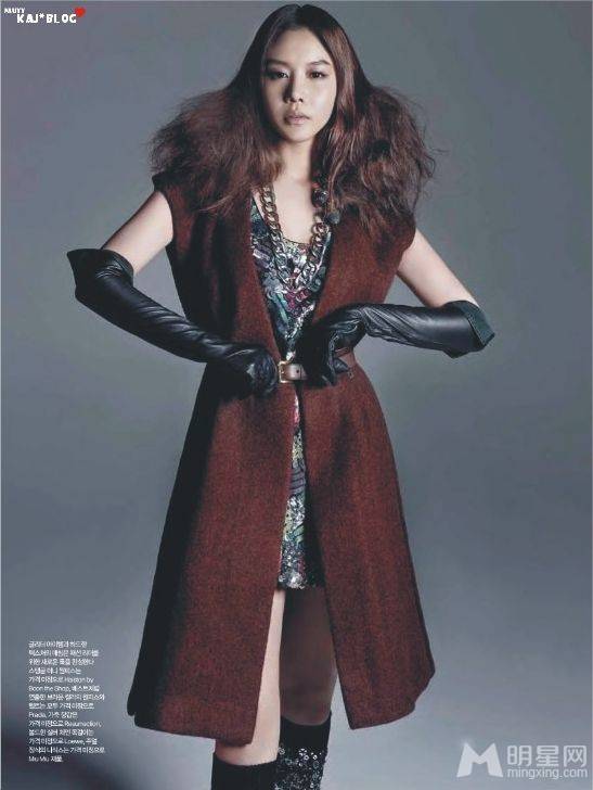 韩国女明星金雅中熟女范十足