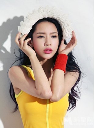 大陆女演员潘霜霜眼神深邃写真集