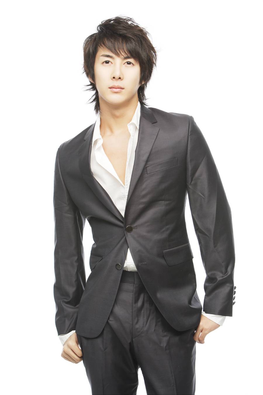 韩国男星金亨俊帅气逼人写真照