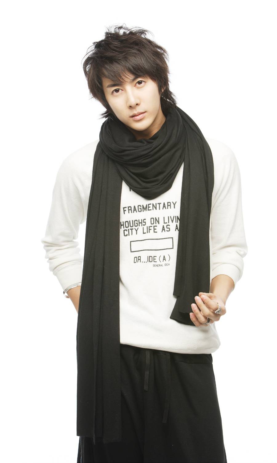 韩国男星金亨俊帅气逼人写真照