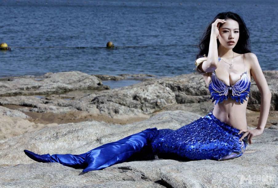 宅男女神潘霜霜性感美人鱼造型惊艳出镜