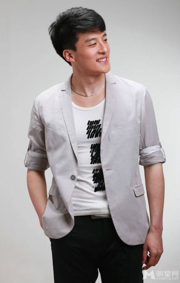 孙艺洲彰显帅气型男高清写真