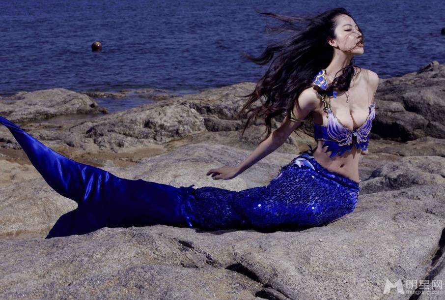 宅男女神潘霜霜性感美人鱼造型惊艳出镜