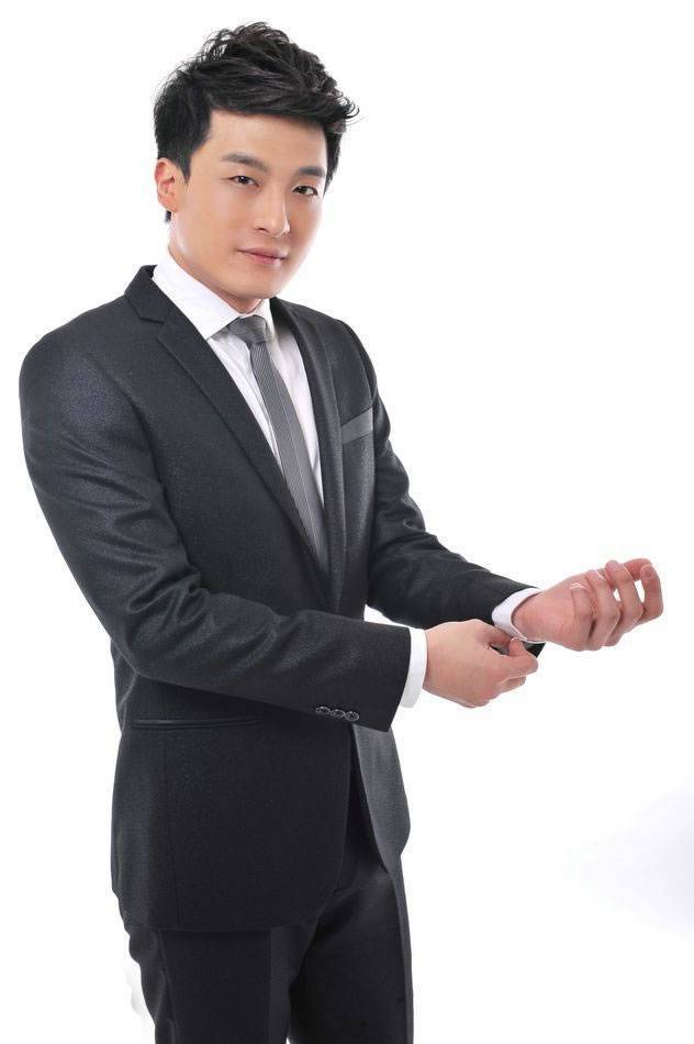 孙艺洲彰显帅气型男高清写真