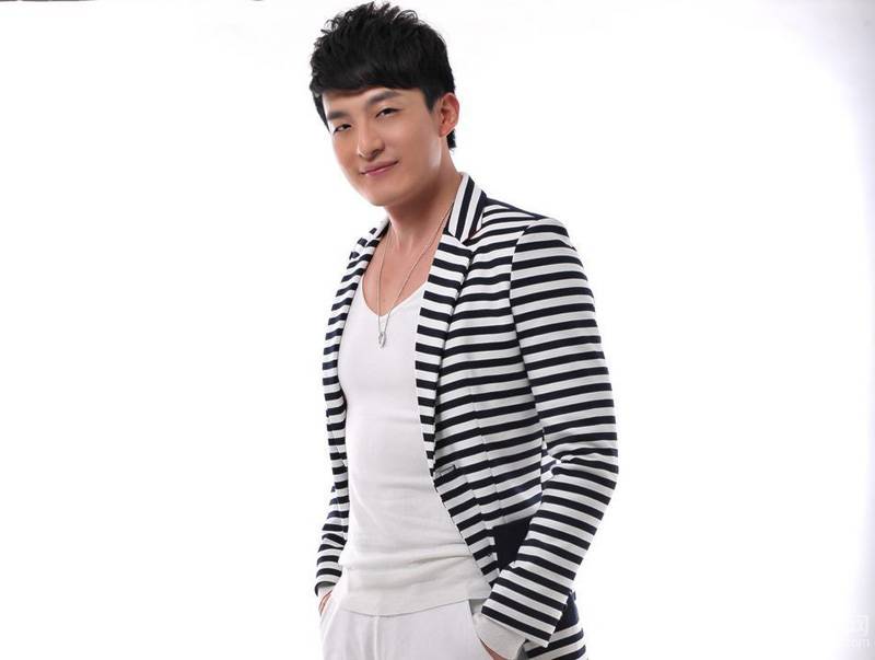 孙艺洲彰显帅气型男高清写真