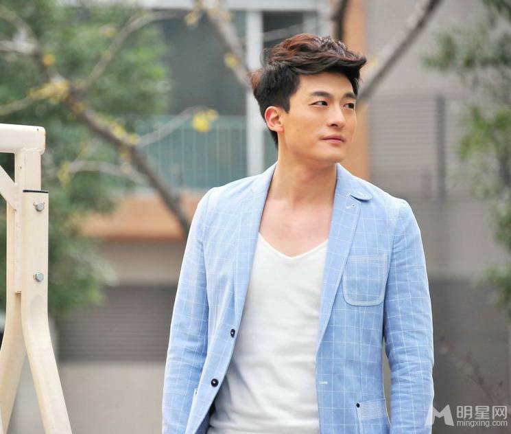孙艺洲彰显帅气型男高清写真