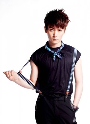 内地男明星陈晓彰显冷峻帅气写真