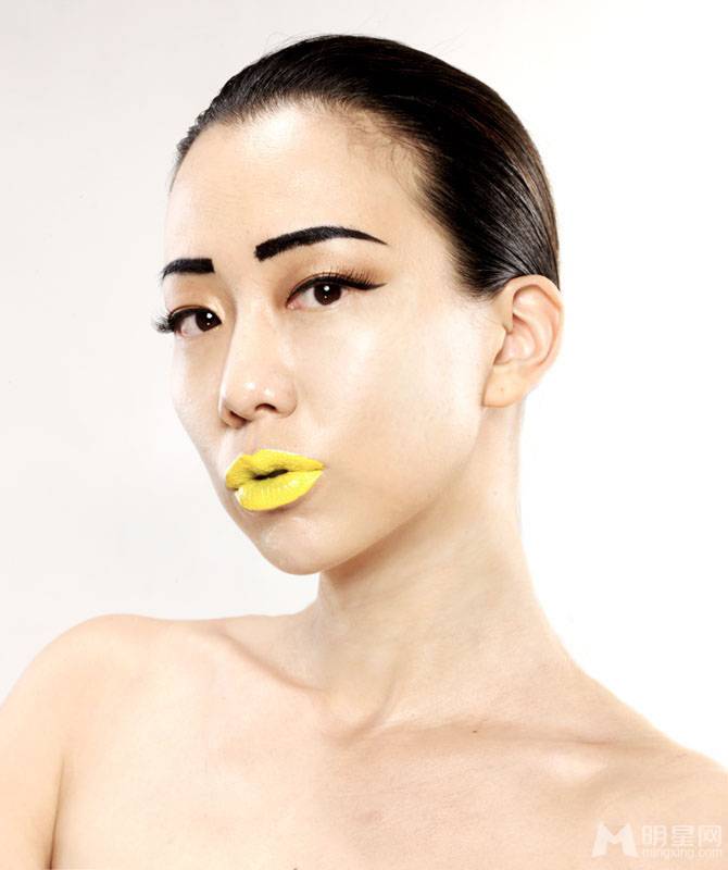 台湾美女明星吴辰君百变魅力写真照