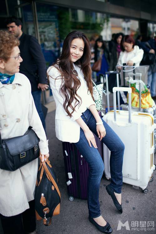 深大校花温心欧洲时尚街拍