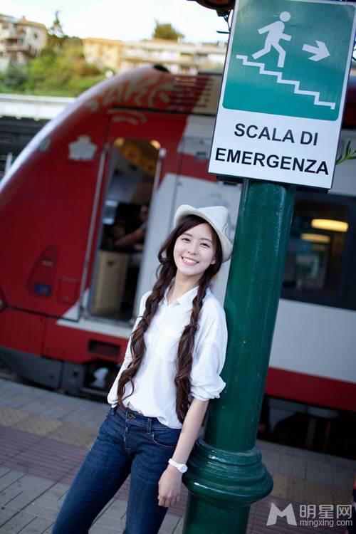 深大校花温心欧洲时尚街拍