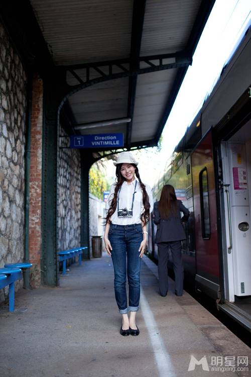 深大校花温心欧洲时尚街拍