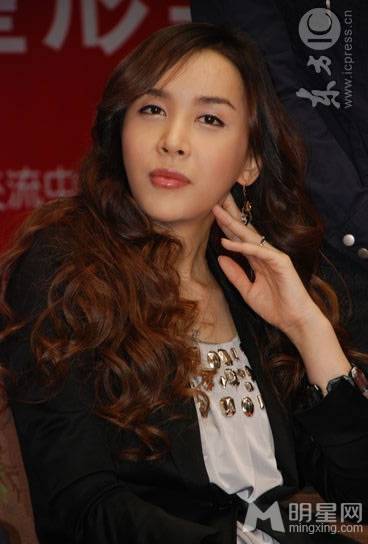 韩国变性艺人河莉秀性感写真