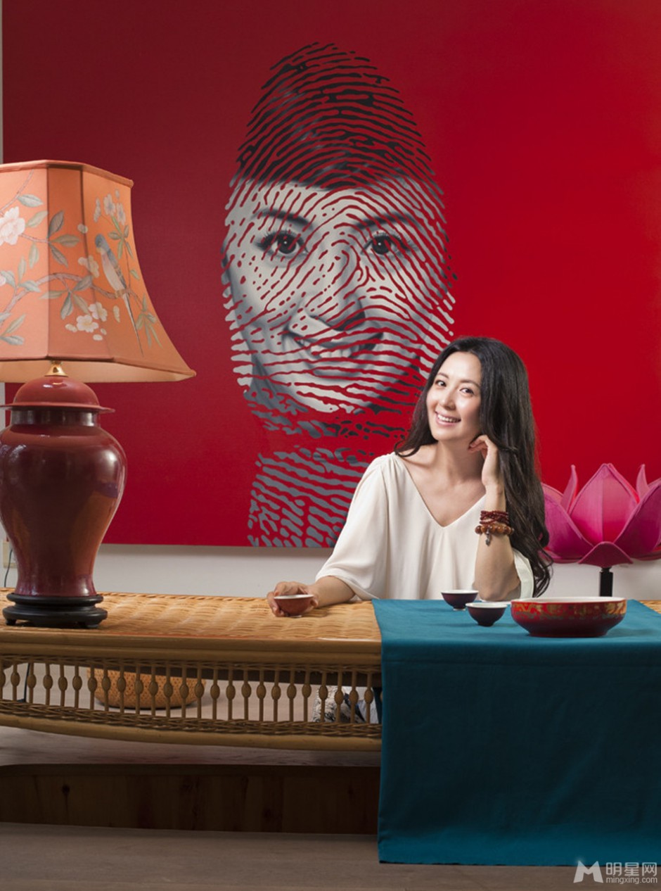 中国气质女星杨童舒尽显优雅温婉