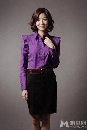 韩国美女演员尹世雅尽显知性之美