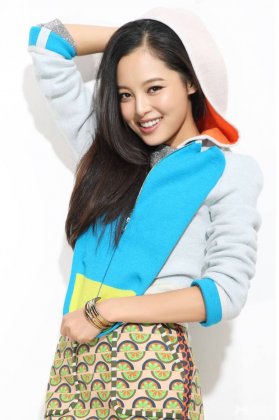 中国青年演员辛芷蕾时尚冬日写真