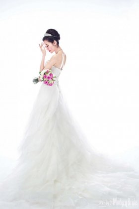 演员杨净如梦幻婚纱图片欣赏