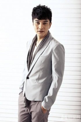 戚继光扮演者朱晓渔帅气写真照