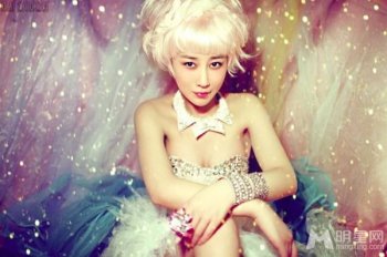 秦雪菲化身为唯美梦幻女孩图片