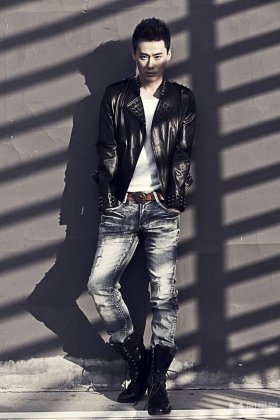 演员程皓枫时尚个性写真照