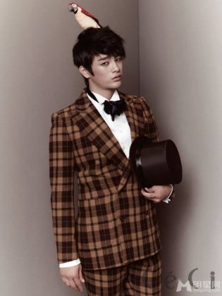 韩国帅气男星徐仁国时尚复古画报