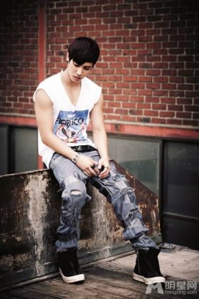 帅气韩国男星李起光时尚写真大片