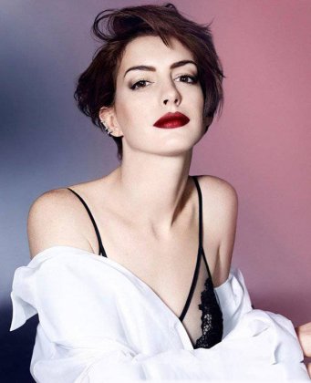 安妮海瑟薇短发造型艳压全场