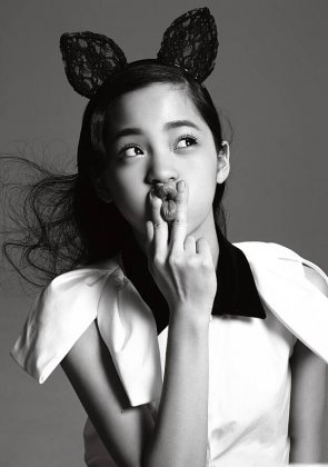 欧阳娜娜做可爱搞怪表情黑白写真