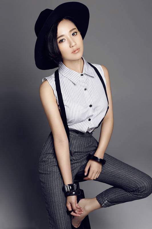 演员解惠清职场女人着装图片