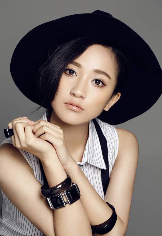 演员解惠清职场女人着装图片