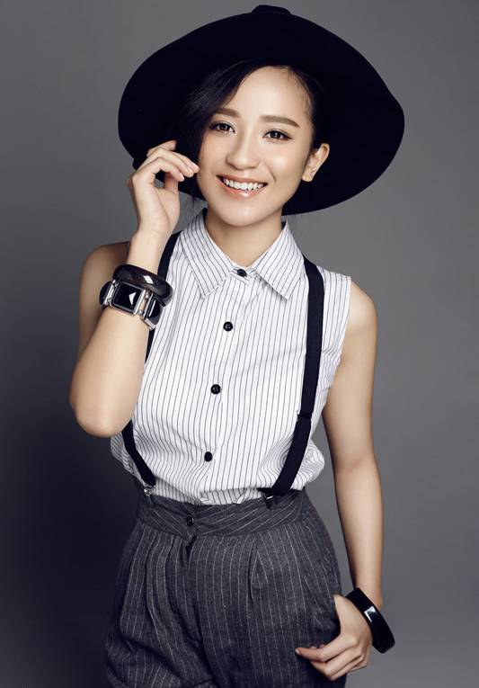 演员解惠清职场女人着装图片