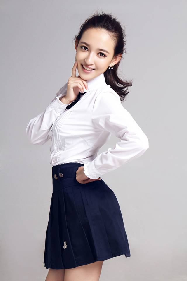 95后混血女星康宁清新可人写真照