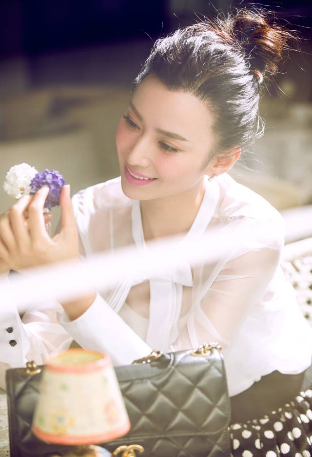 中国最具实力女演员唐熙初春时尚街拍