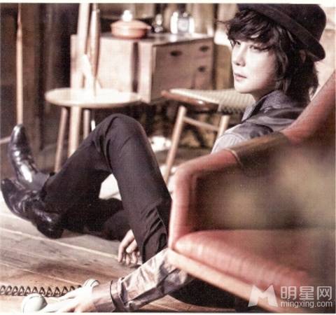 韩国歌手申彗星的帅气个人写真照