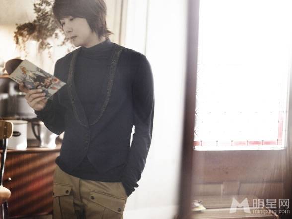 韩国歌手申彗星的帅气个人写真照