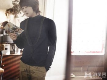 韩国歌手申彗星的帅气个人写真照