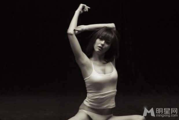 日本女星杉本有美演绎致命的诱惑