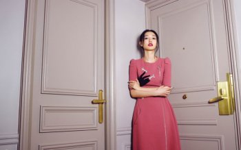 白百何时尚写真 烈焰红唇妆妩媚撩人